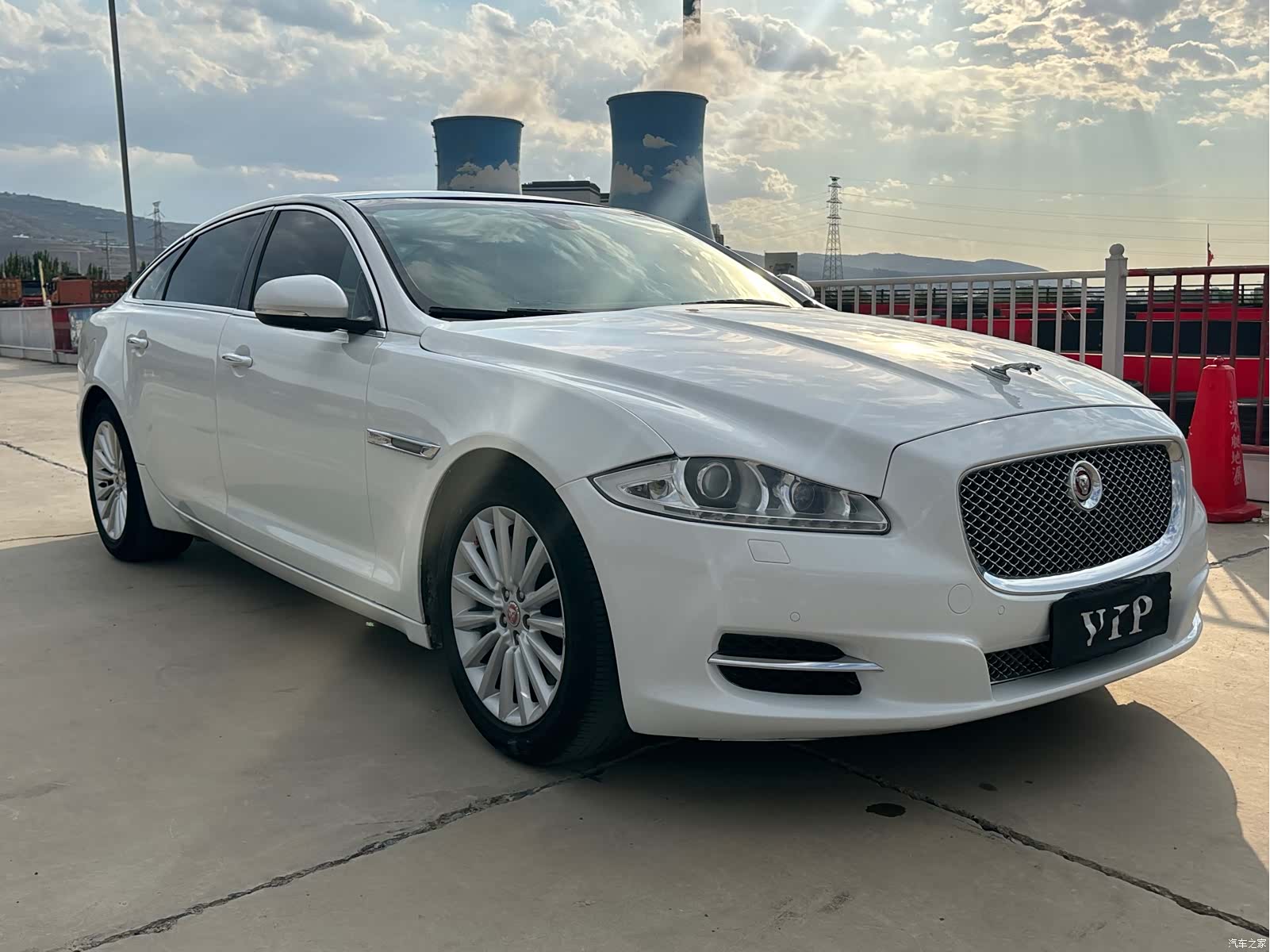 Jaguar XJ, 2016 3