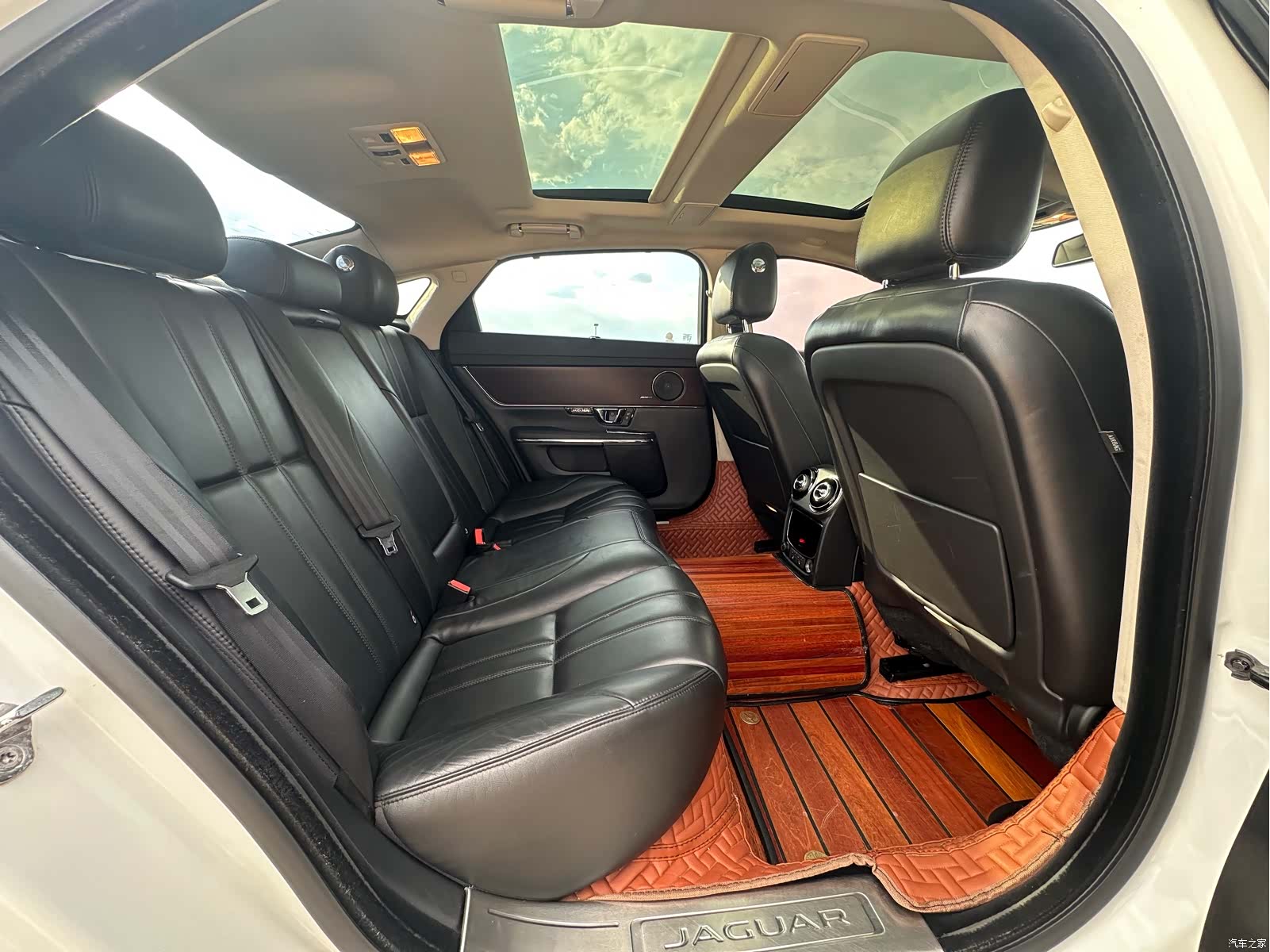 Jaguar XJ, 2016 12