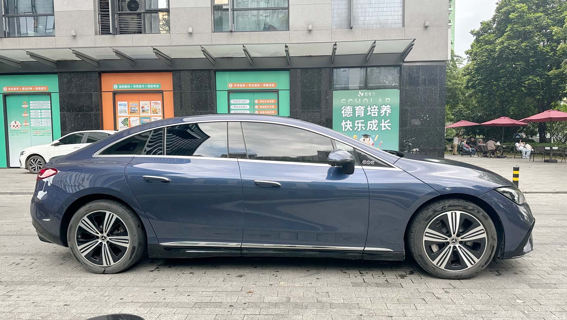 Mercedes-Benz EQE, 2024 4
