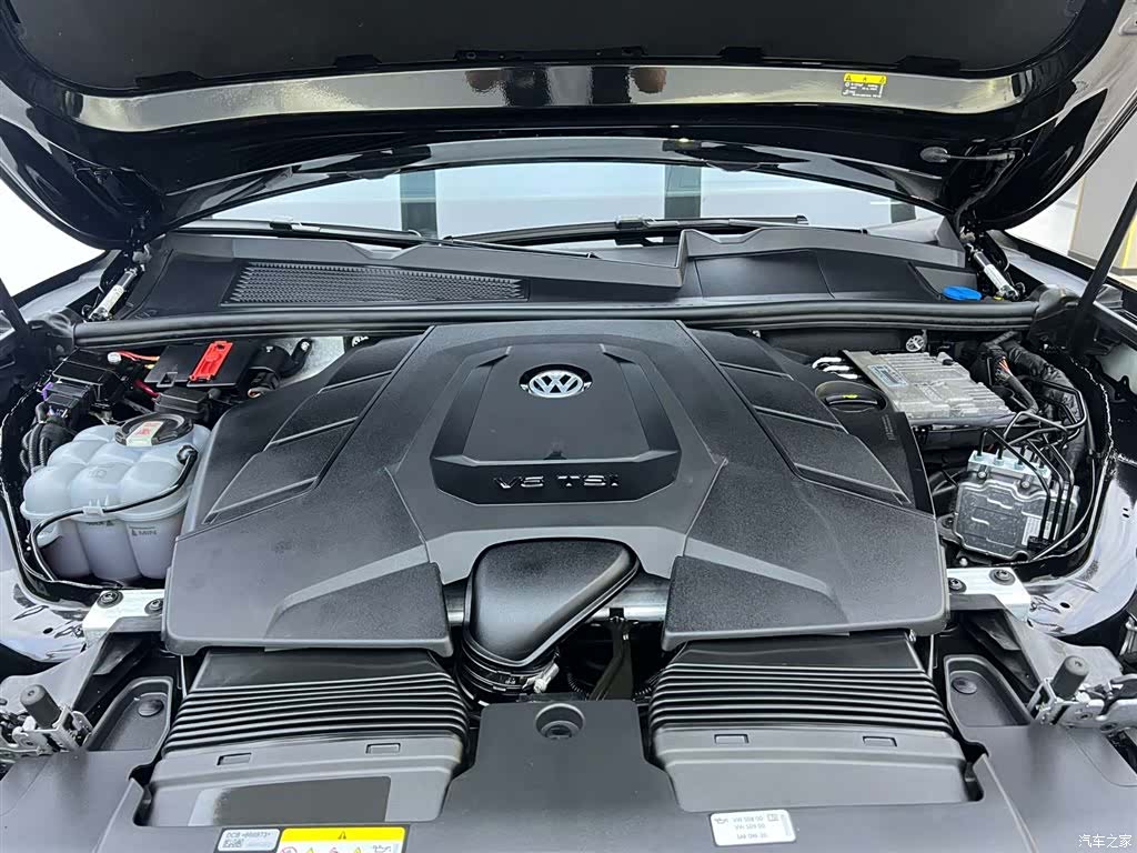 Volkswagen Touareg, 2024 все фото