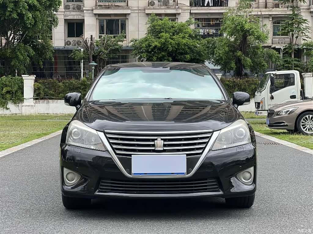 Toyota Crown, 2012 2
