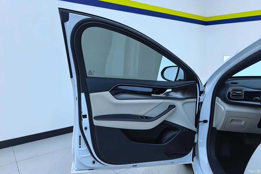 BYD ń PLUS, 2022 7