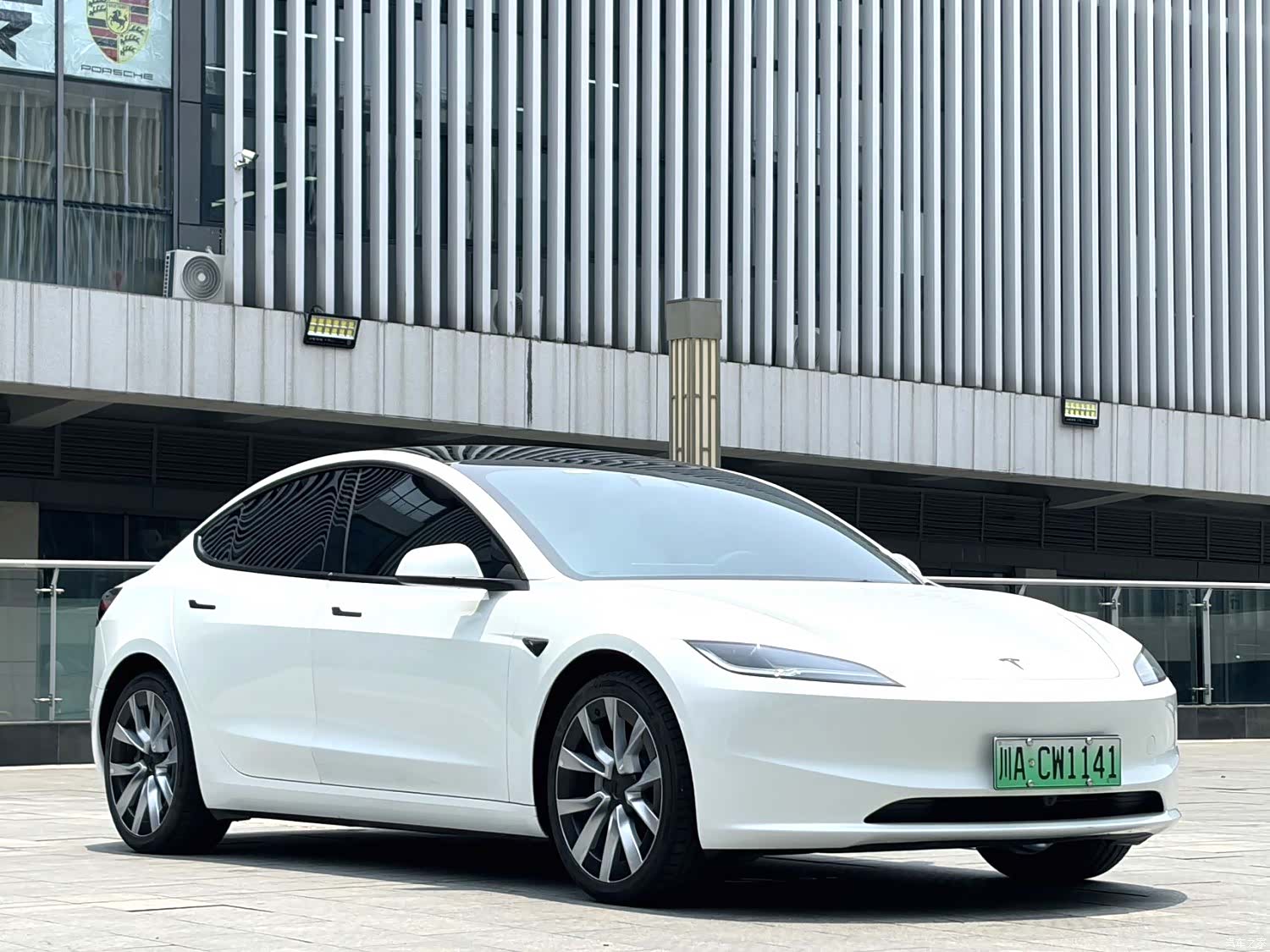 Tesla Model 3, 2025 3