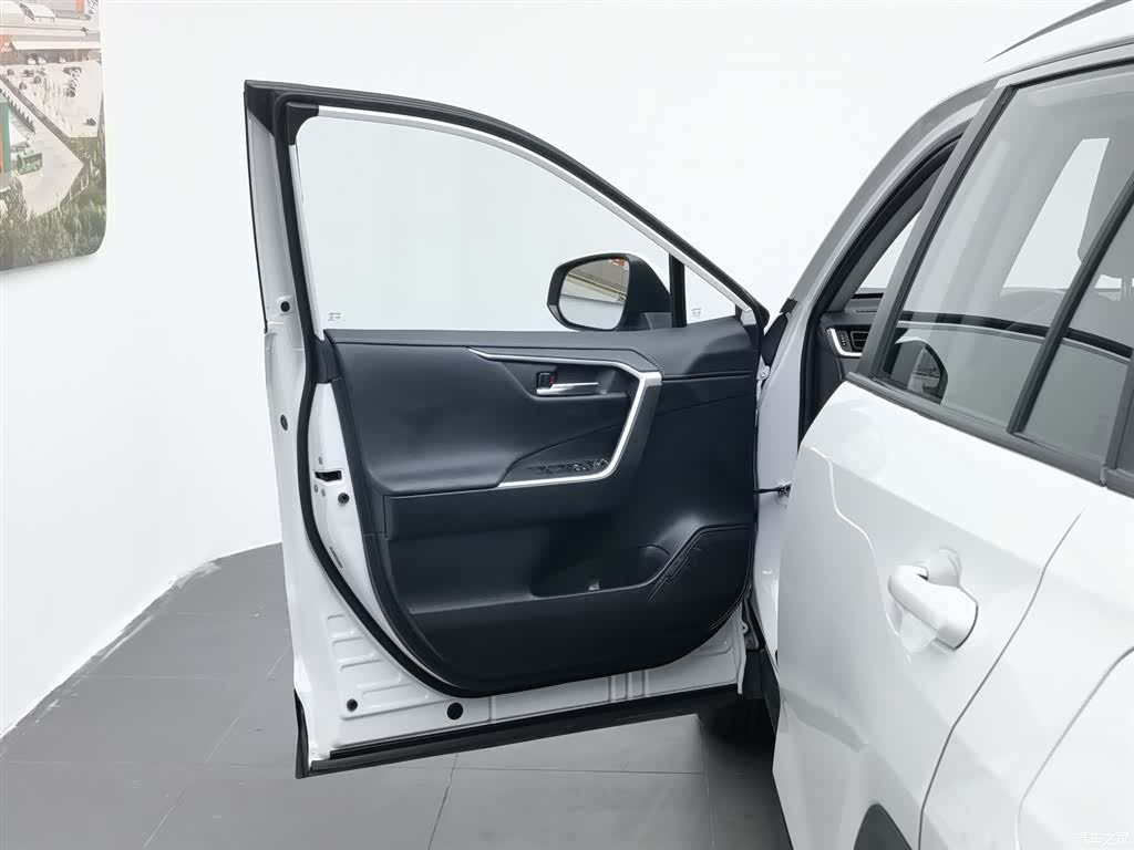 Toyota RAV4, 2023 8