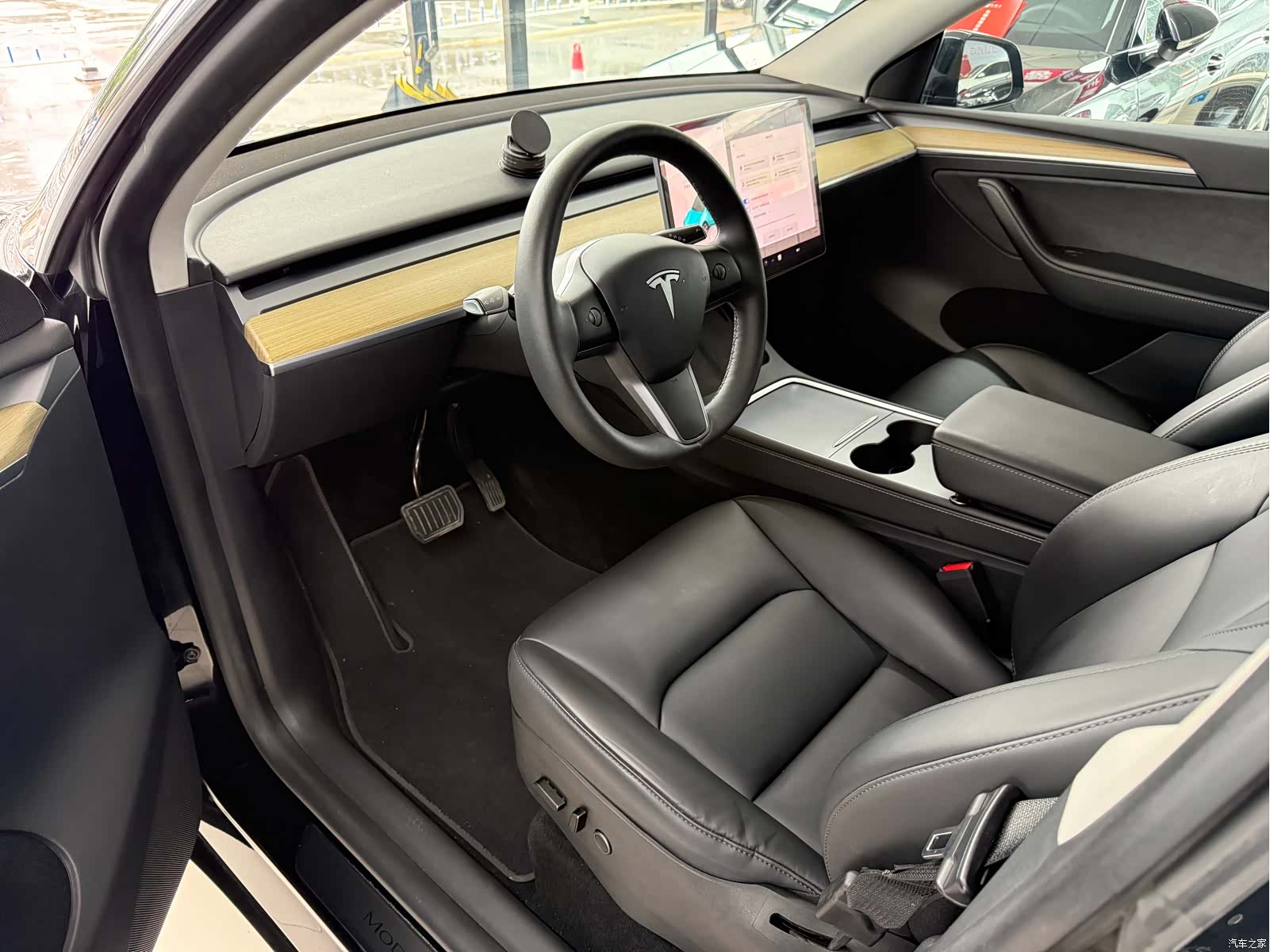 Tesla Model Y, 2023 7