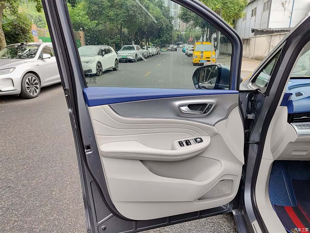 Roewe iMAX8, 2022 6
