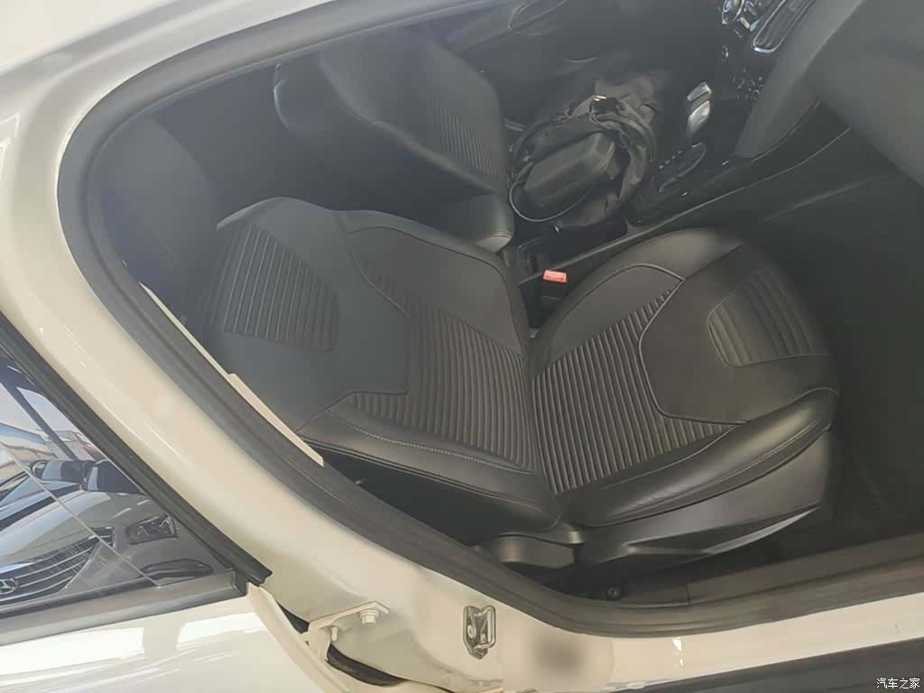 Ford Focus, 2015 25