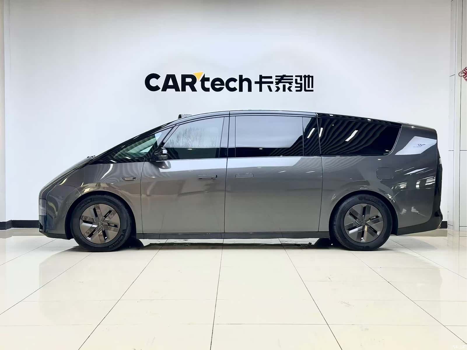 Li Auto MEGA, 2024 6