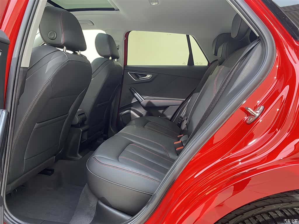 Audi Q2L, 2023 14