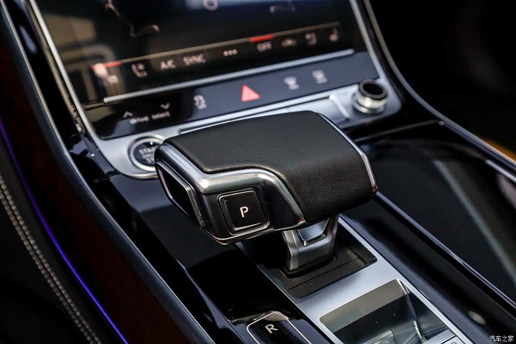 Audi A8L, 2022 30