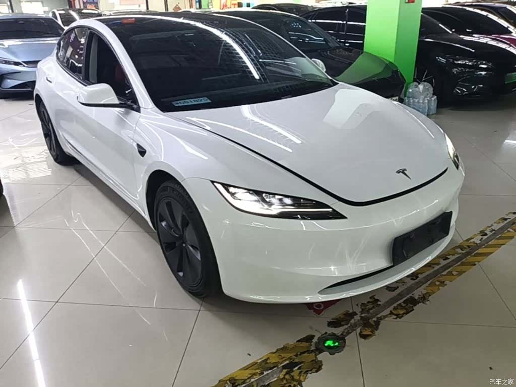 Tesla Model 3, 2024 4