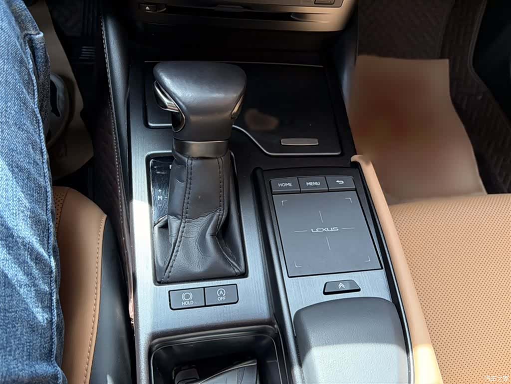 Lexus ES, 2022 16