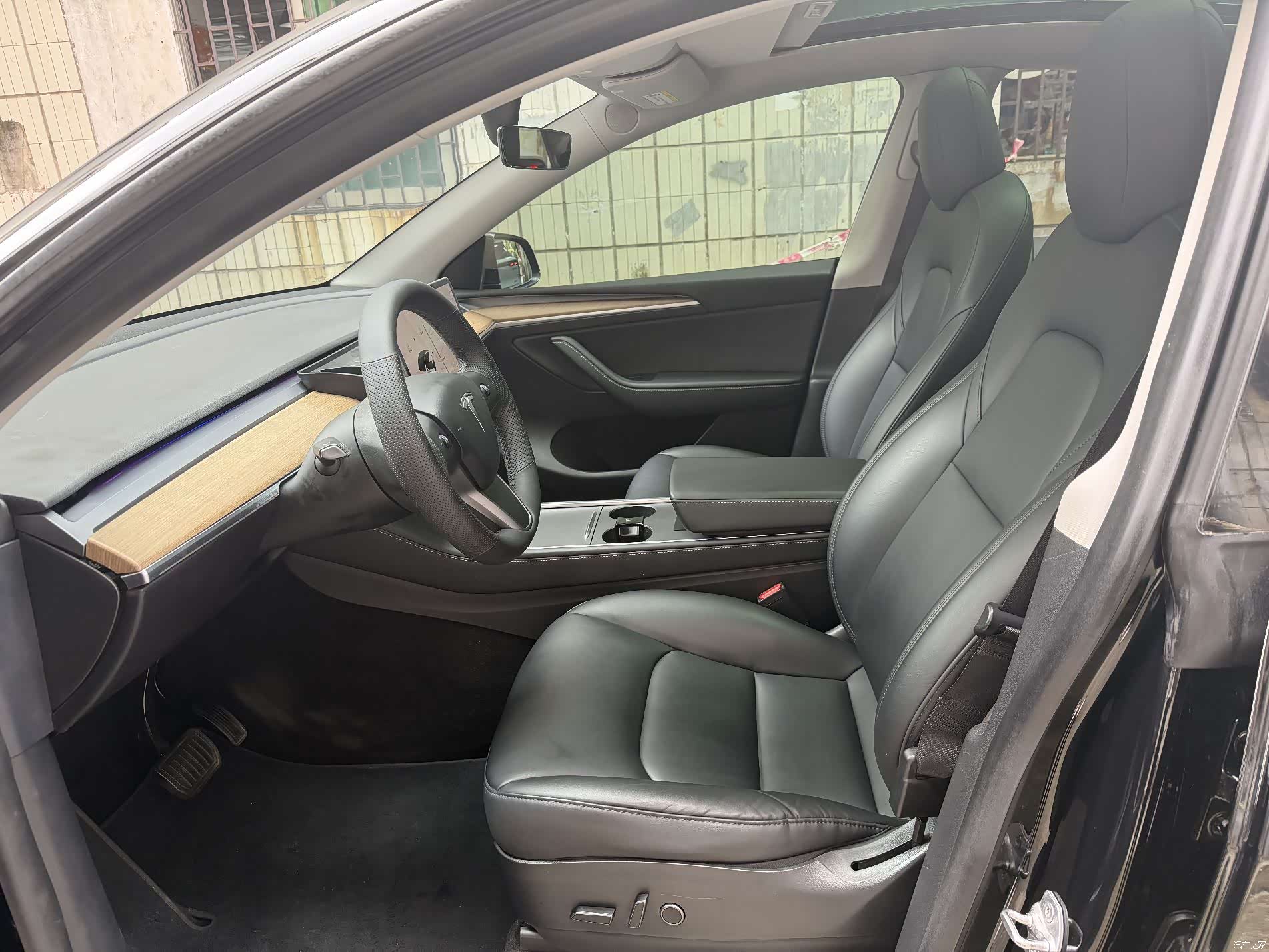 Tesla Model Y, 2021 все фото