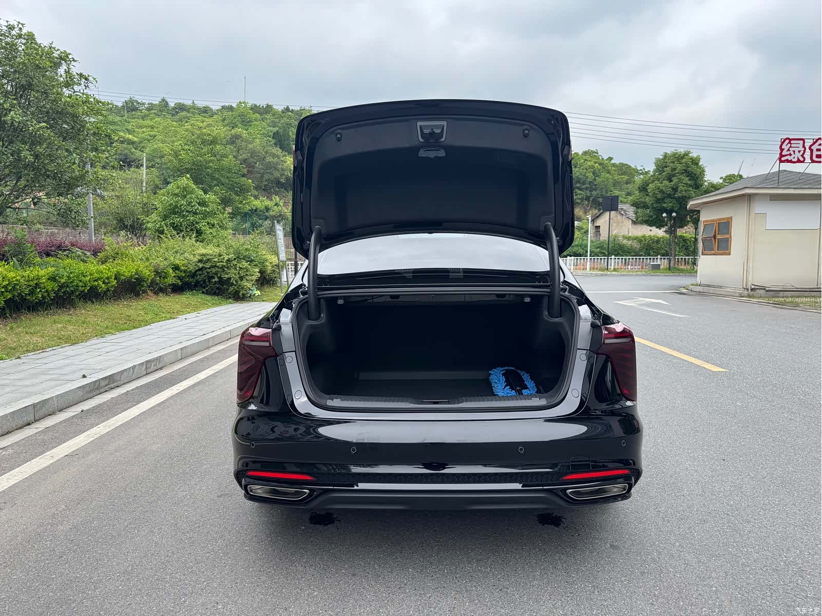 Hongqi H5, 2026 16