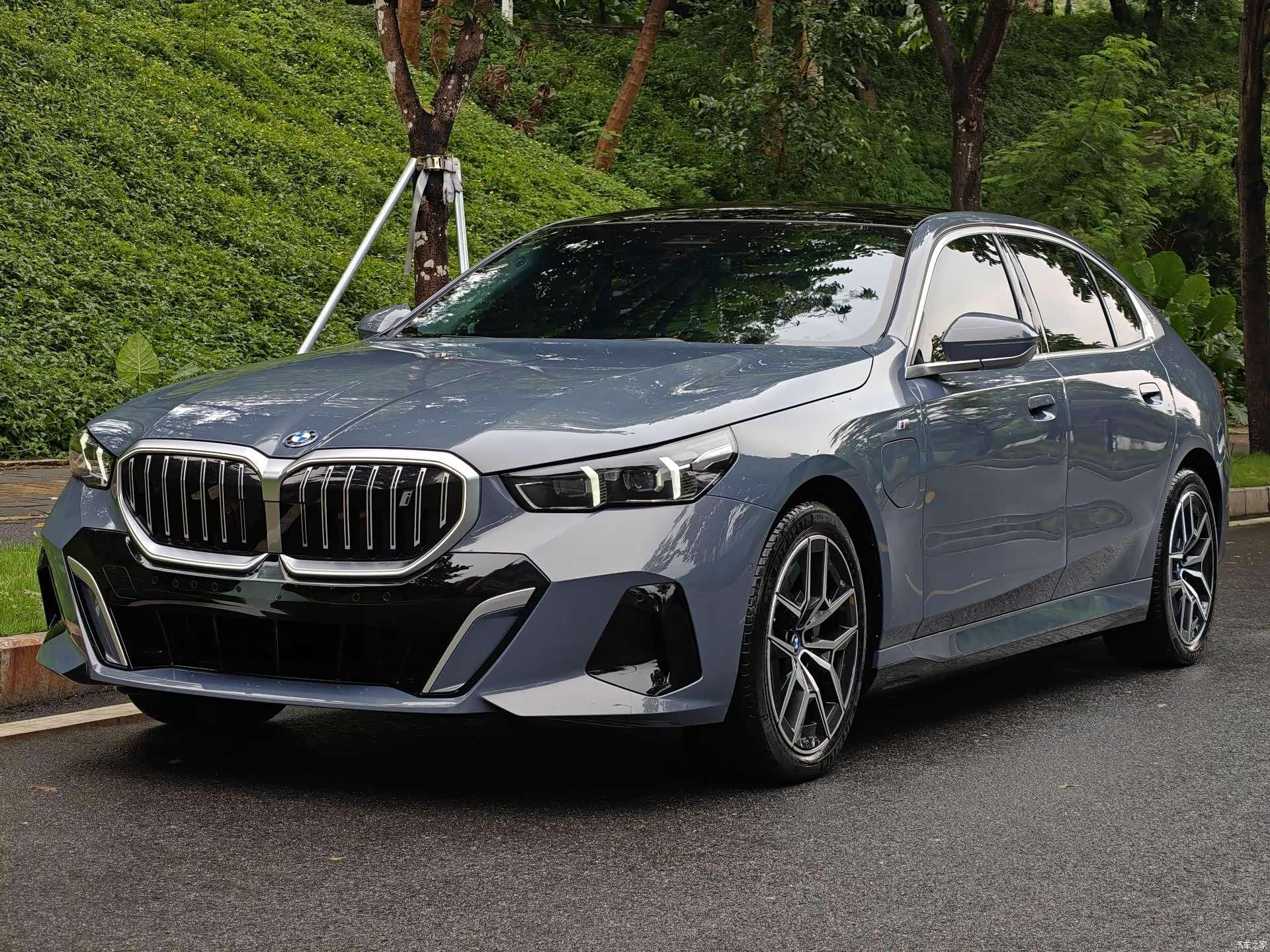 BMW i5, 2024 1