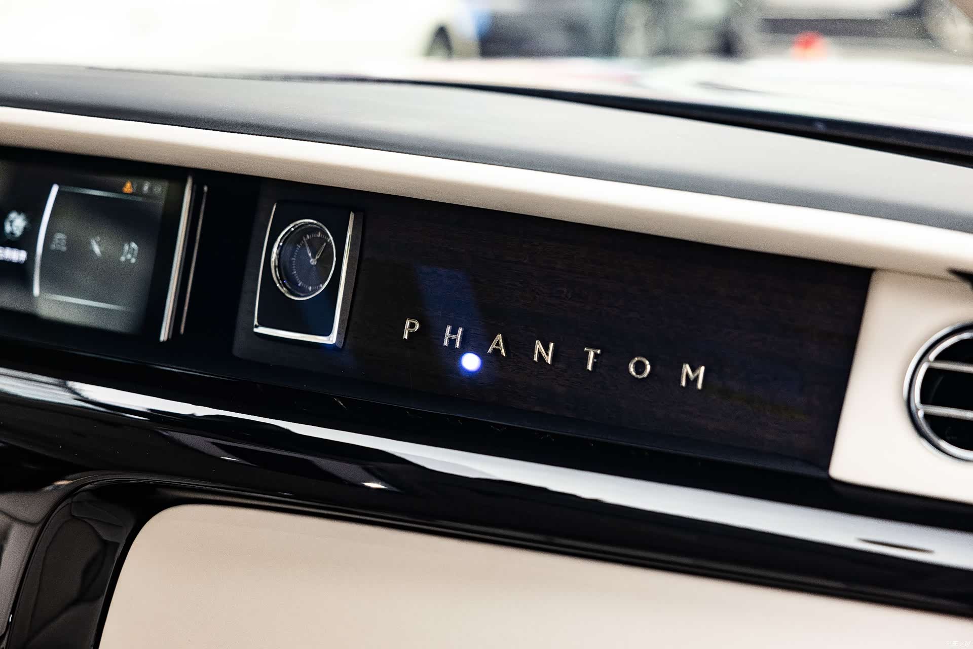 Rolls-Royce Phantom, 2018 13