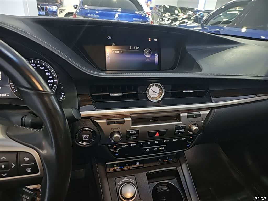Lexus ES, 2017 13