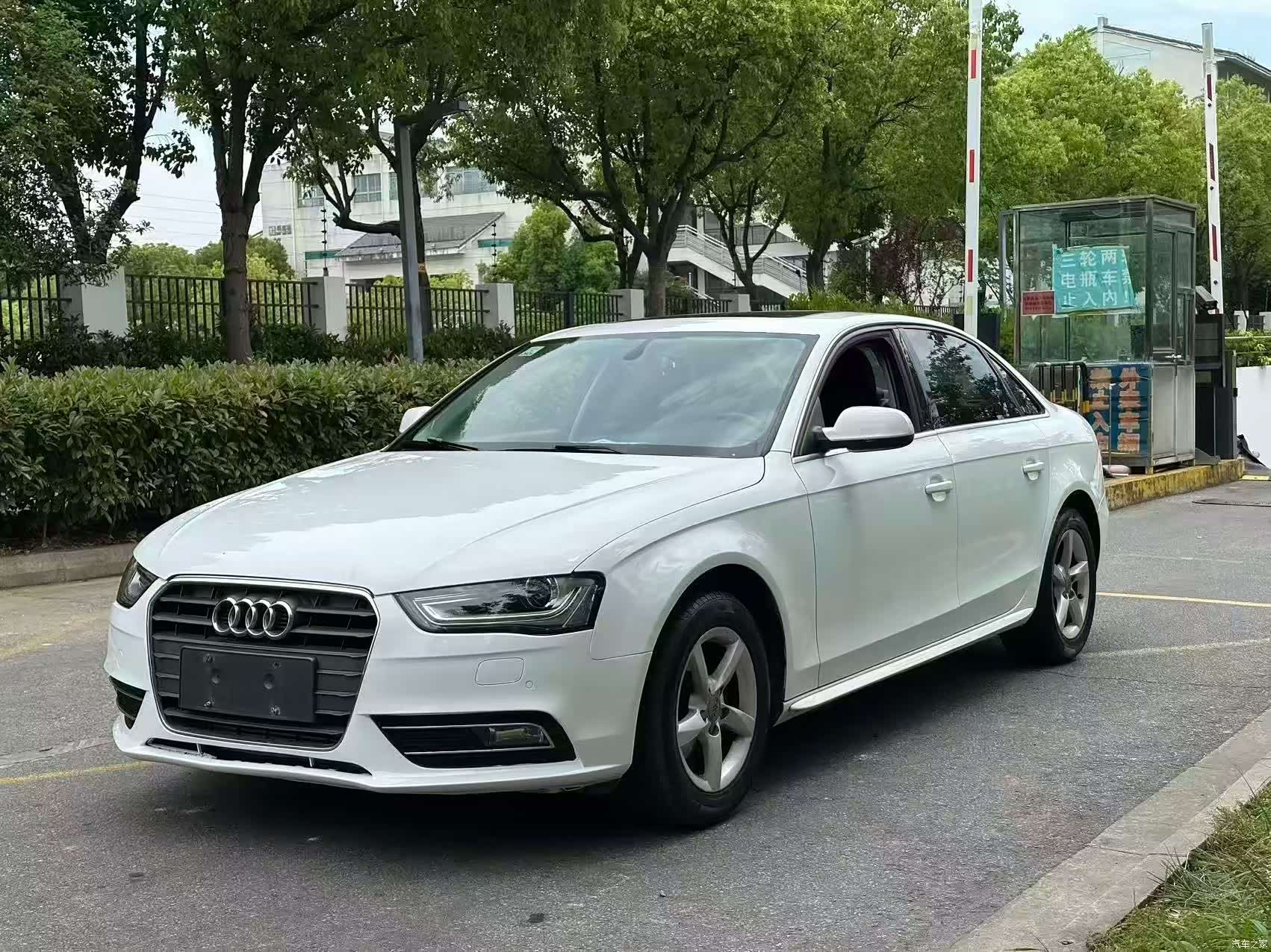 Audi A4L, 2012 1