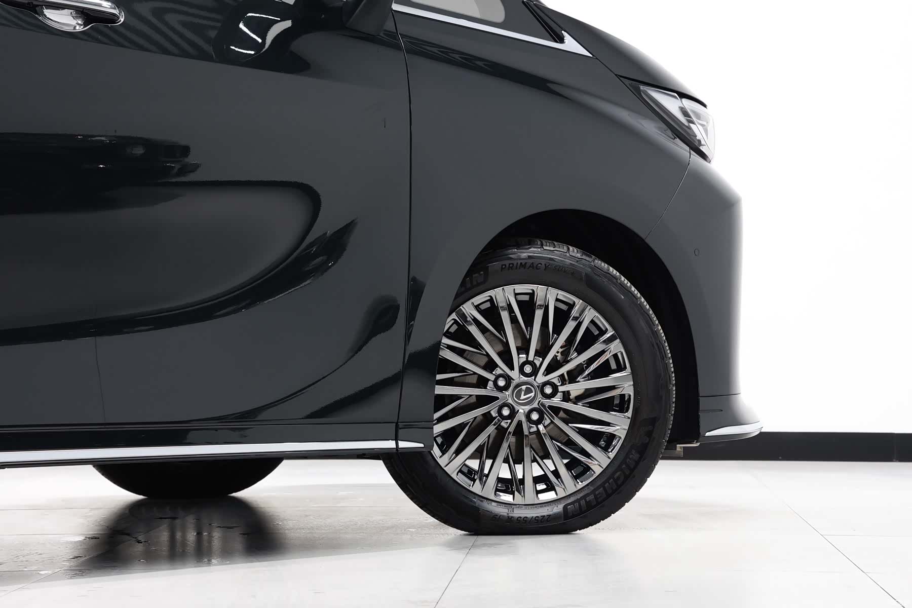 Lexus LM, 2025 4