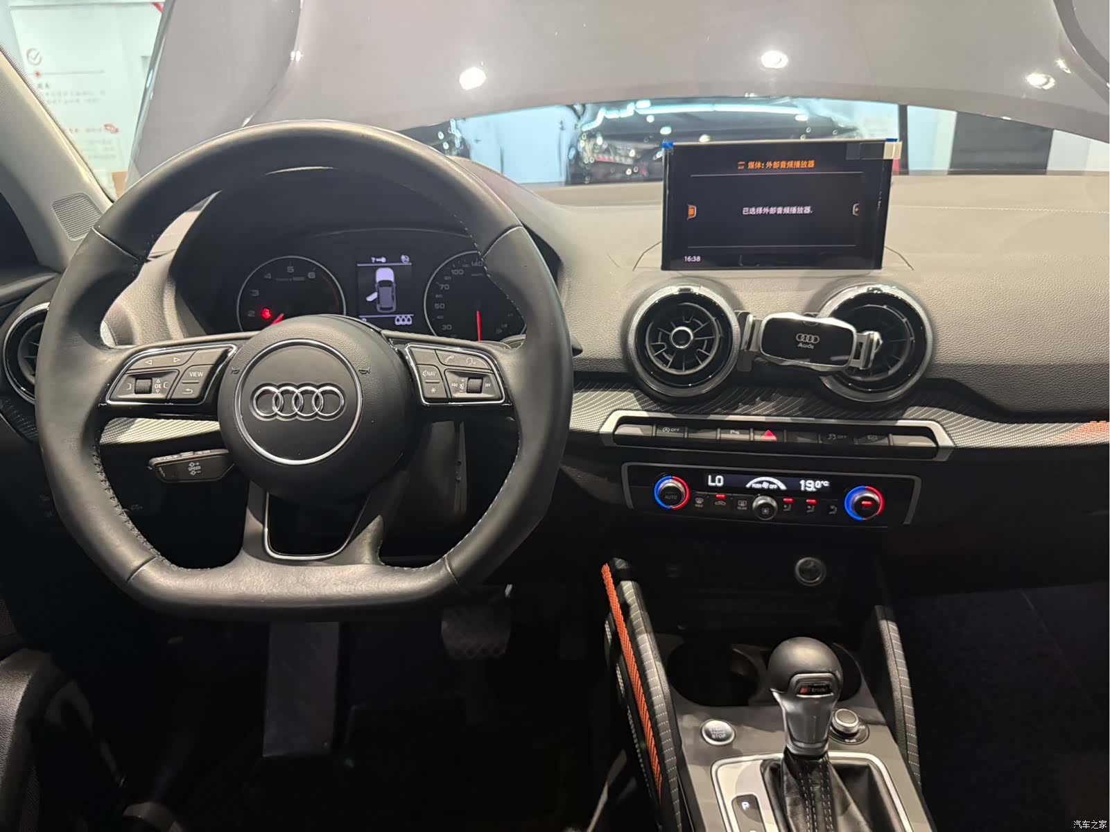 Audi Q2L, 2022 13