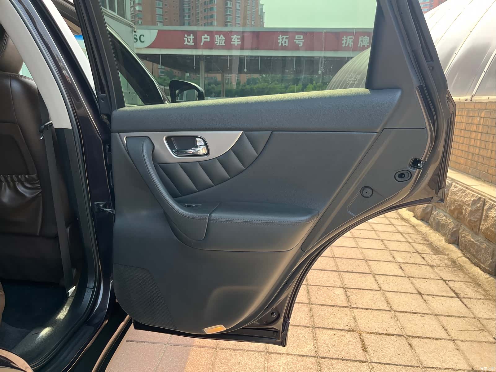 Infiniti FX35, 2012 27