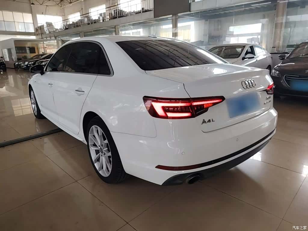 Audi A4L, 2018 все фото