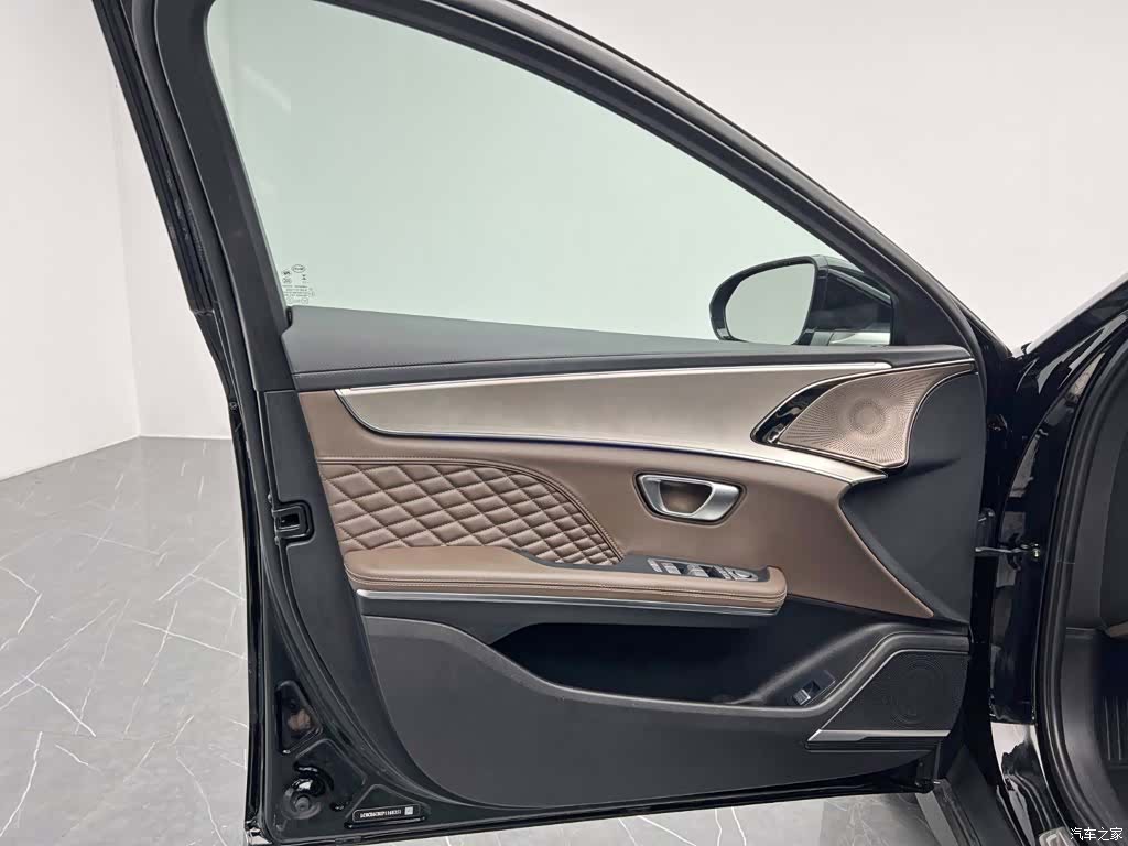 BYD Han, 2023 13