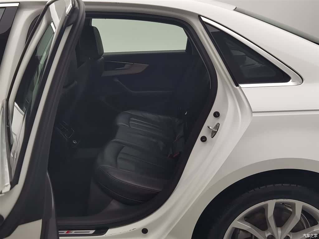 Audi A4L, 2018 15