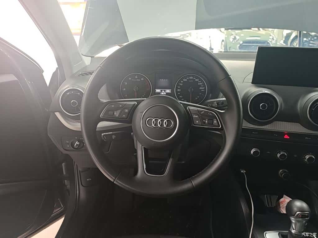 Audi Q2L, 2020 11