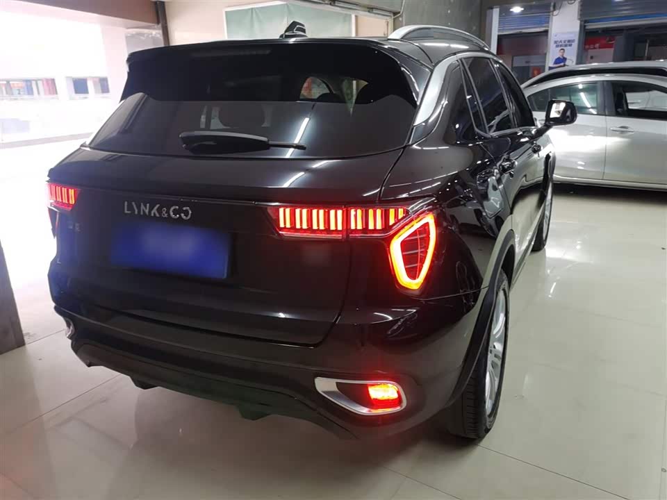 Lynk & Co 01