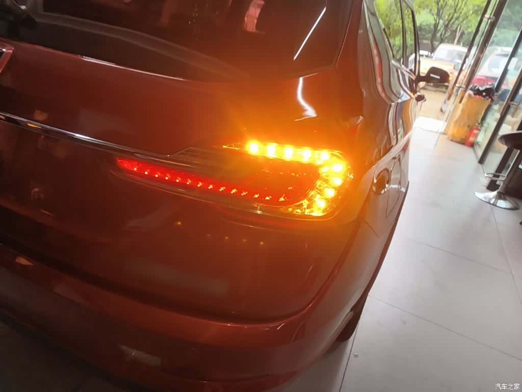 Wuling 310W, 2018 8