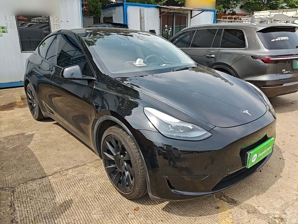 Tesla Model Y, 2023 4