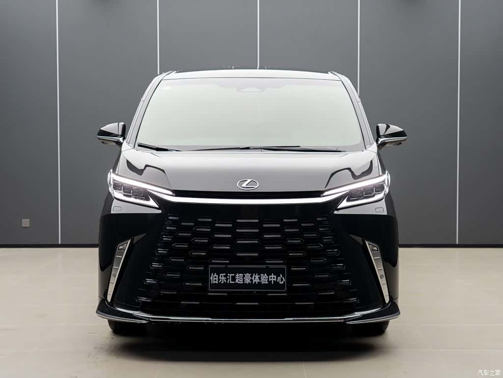 Lexus LM, 2024 2
