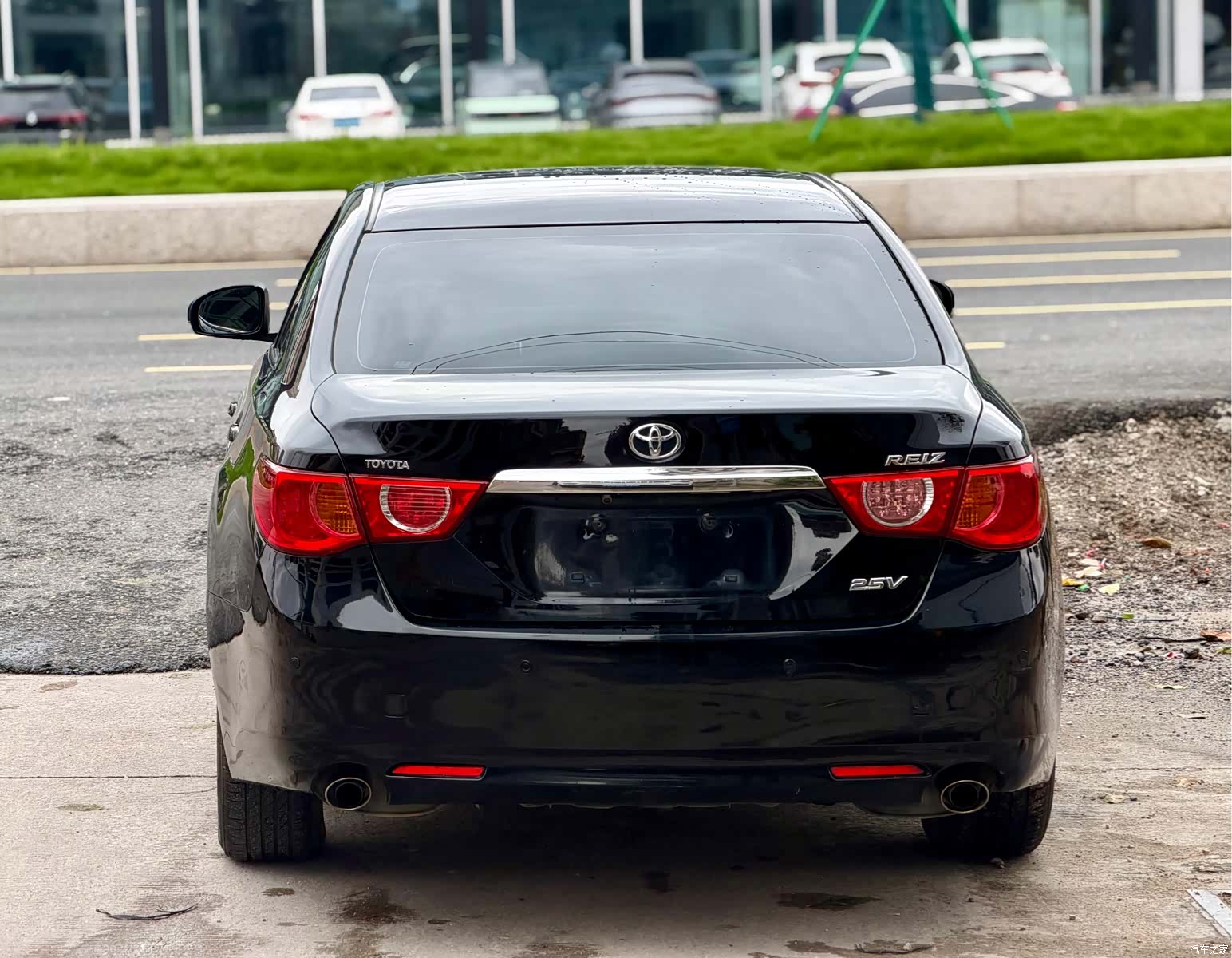 Toyota 2.5V, 2011 17