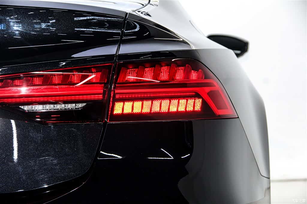 Audi A7L, 2025 10