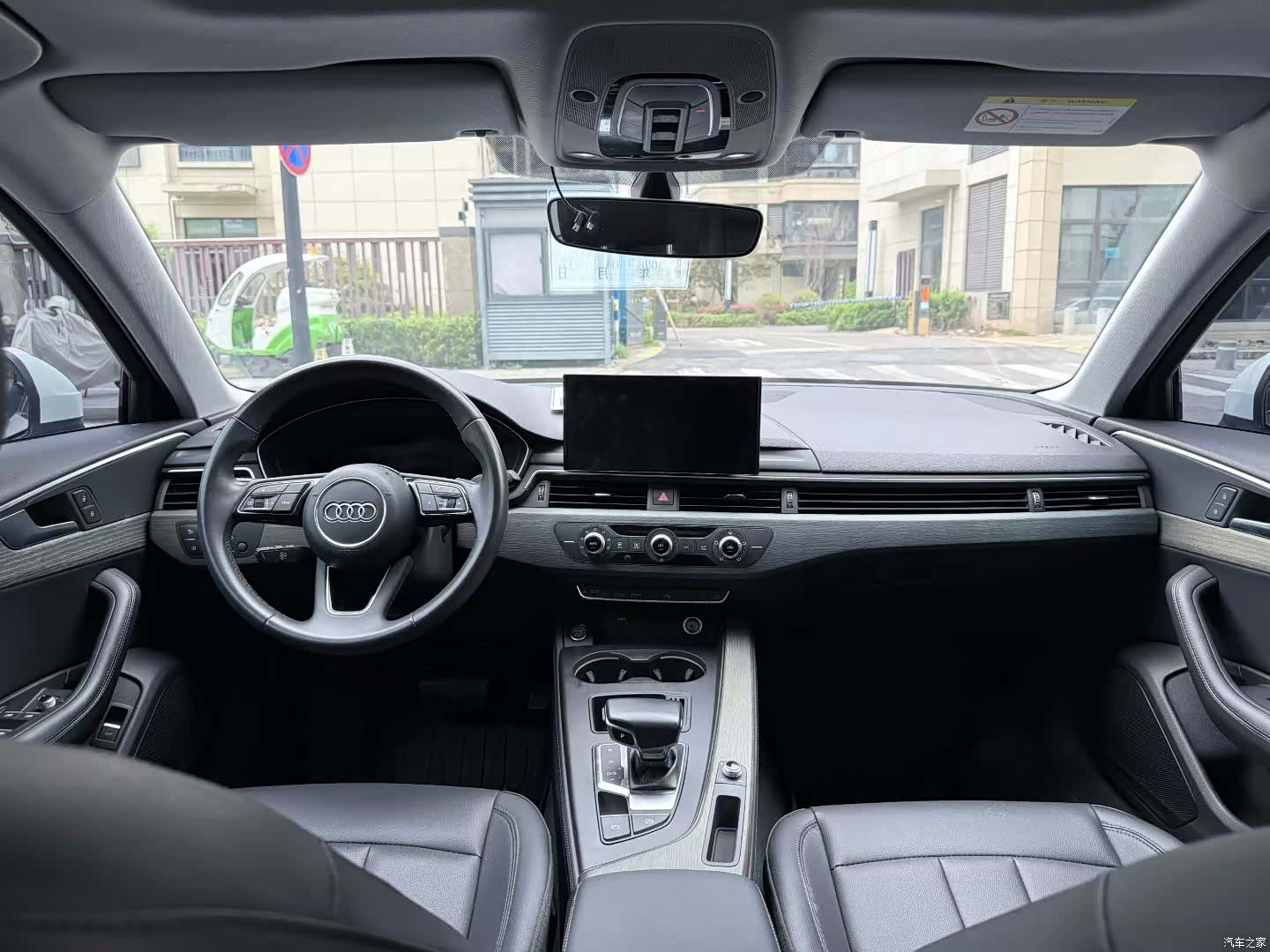 Audi A4L, 2023 все фото