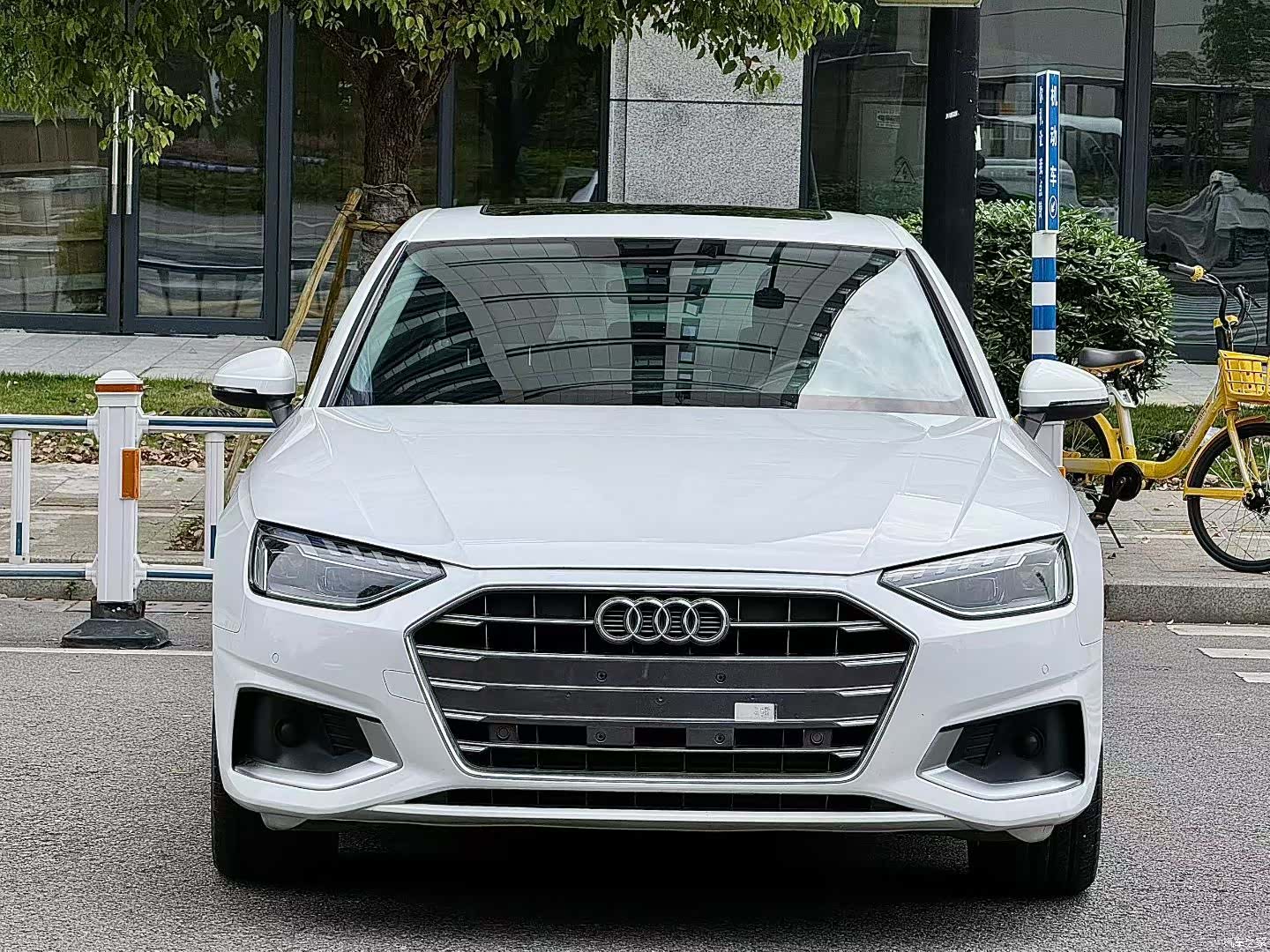 Audi A4L, 2023 1