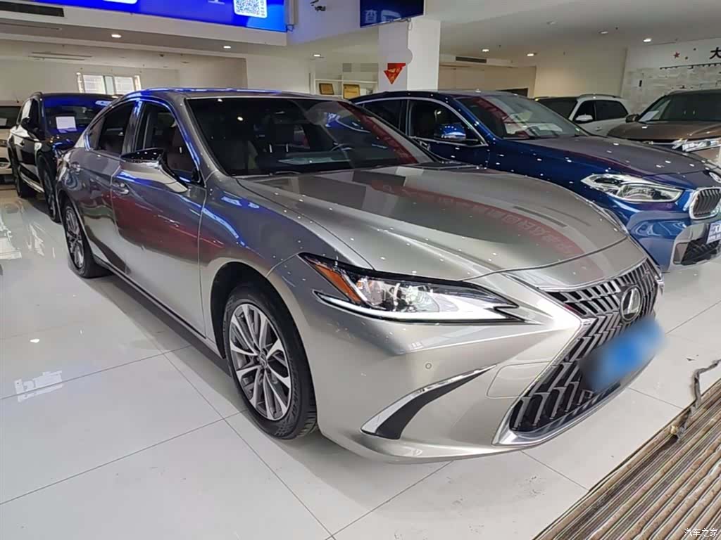 Lexus ES, 2023 4