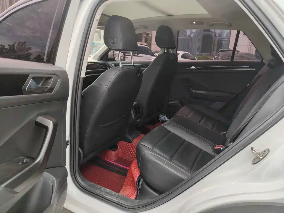 Volkswagen T-ROC exploring Songs