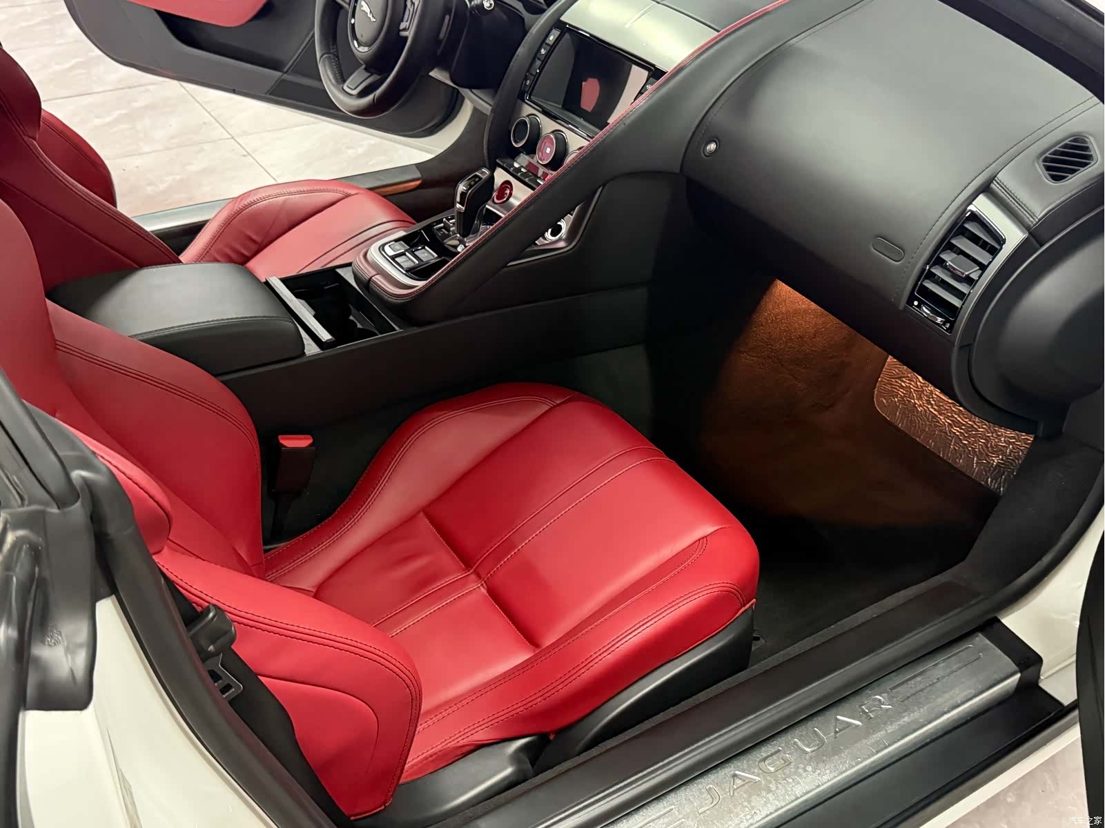 Jaguar F-TYPE, 2015 12