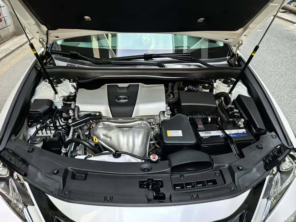 Lexus ES, 2018 18