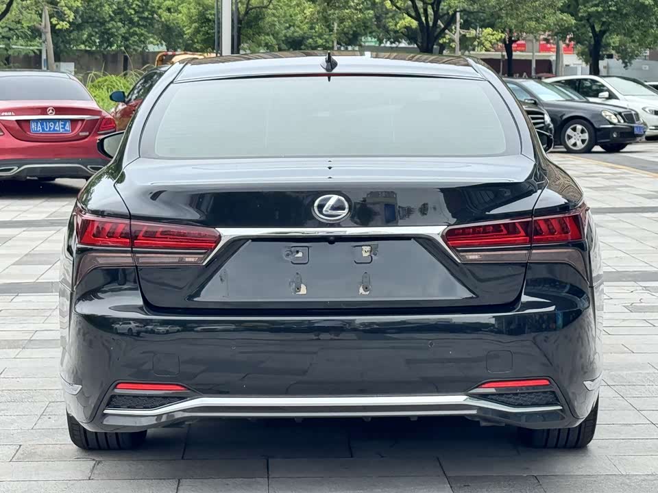 Lexus LS