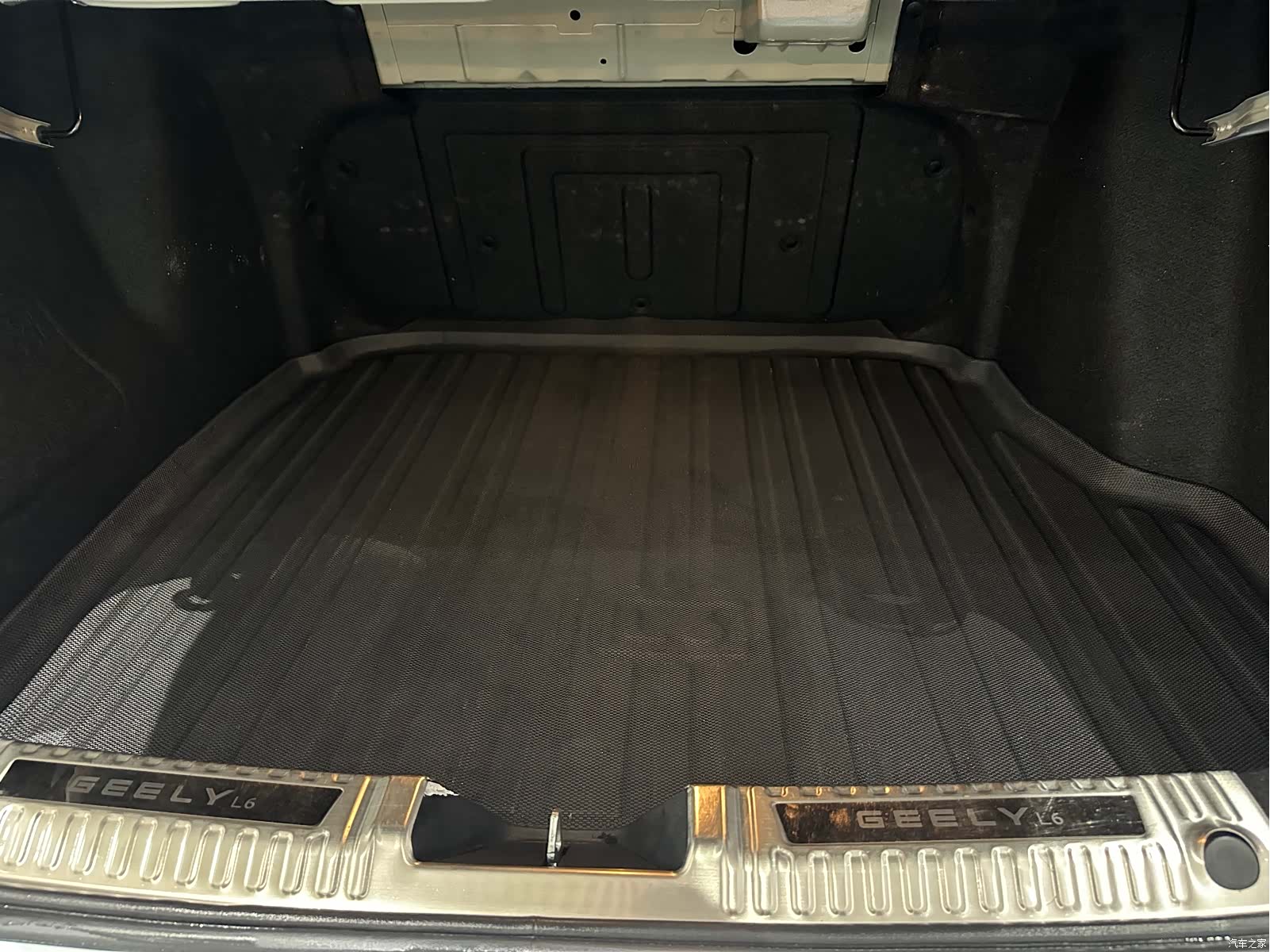 Geely Galaxy L6, 2025 21