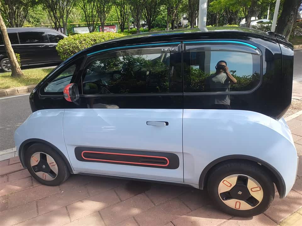 Baoding KiWi EV