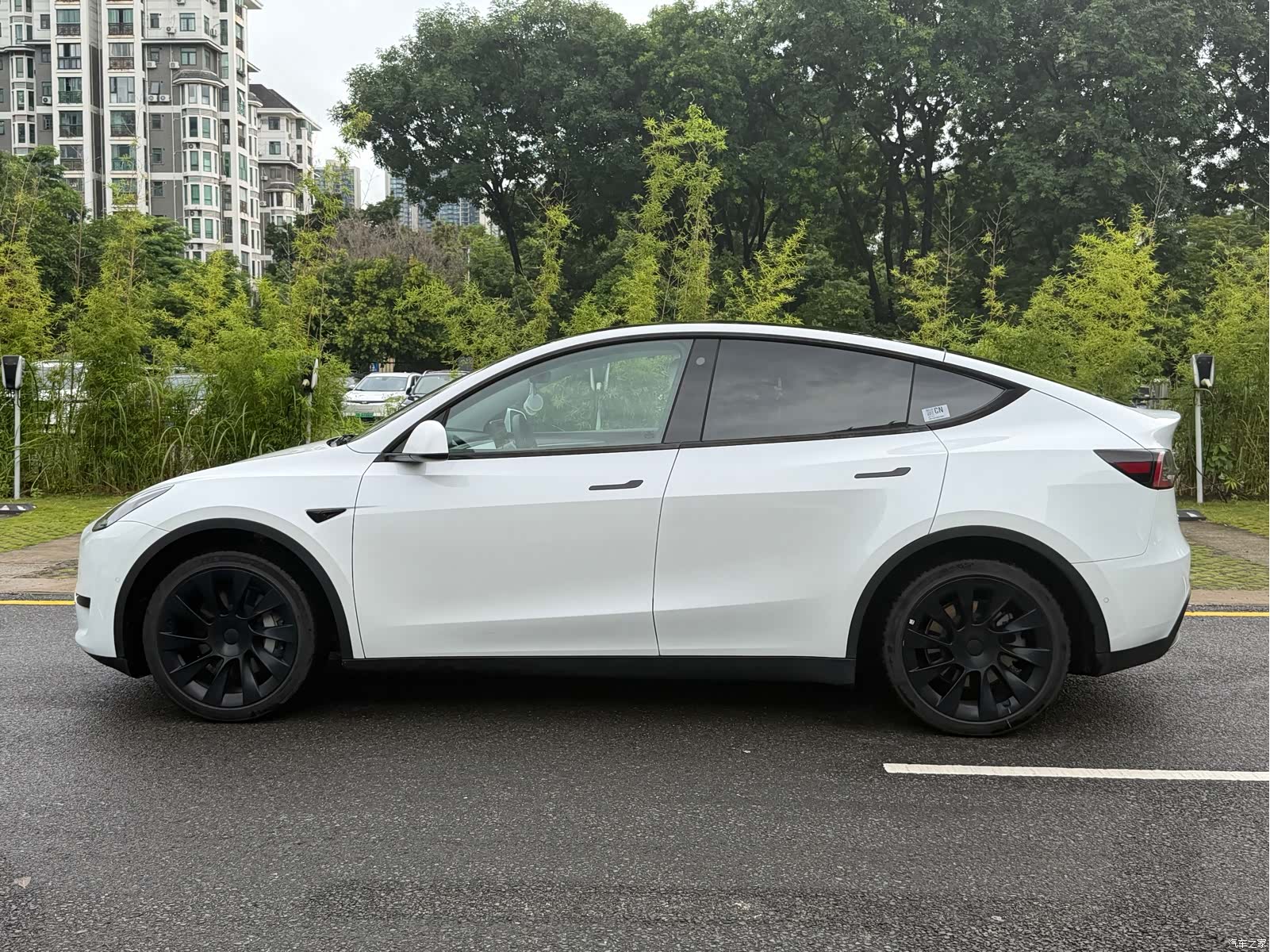 Tesla Model Y, 2024 все фото