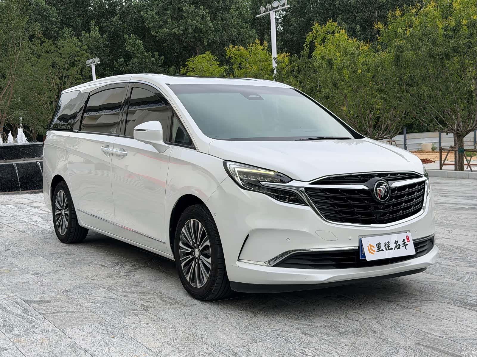Buick GL8, 2021 3