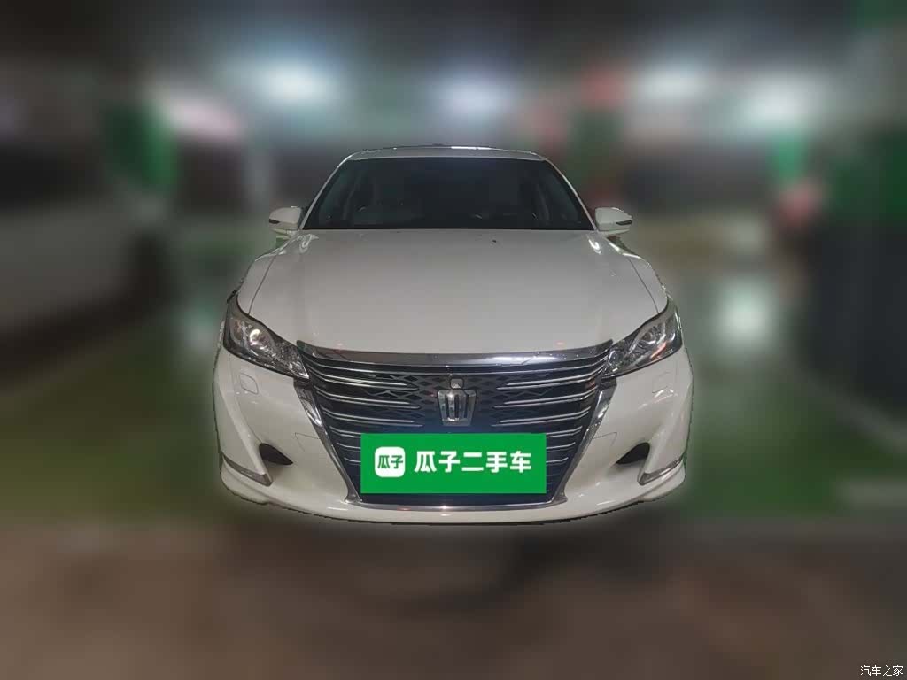 Toyota Crown, 2015 3