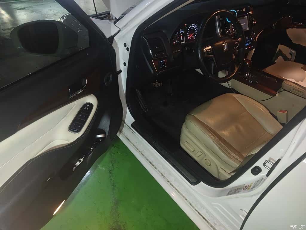 Toyota Crown, 2015 13