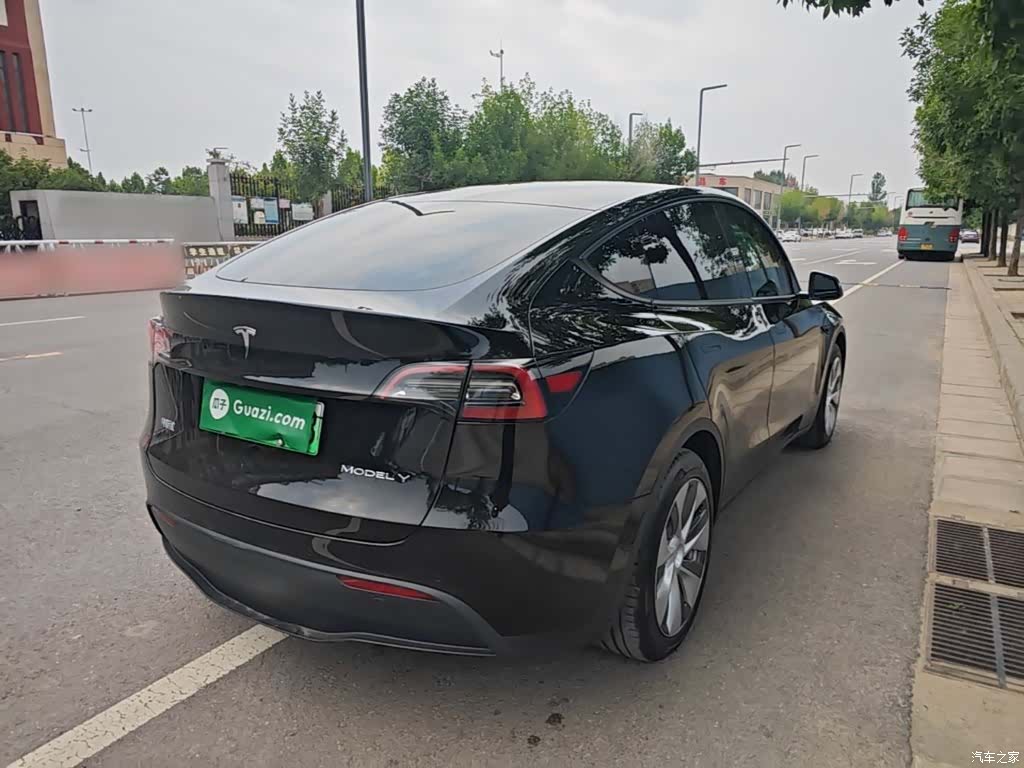 Tesla Model Y, 2022 7