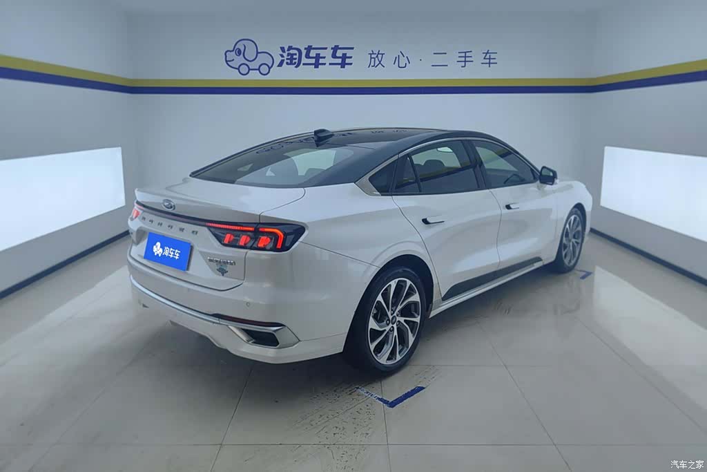 Ford Mondeo, 2022 3
